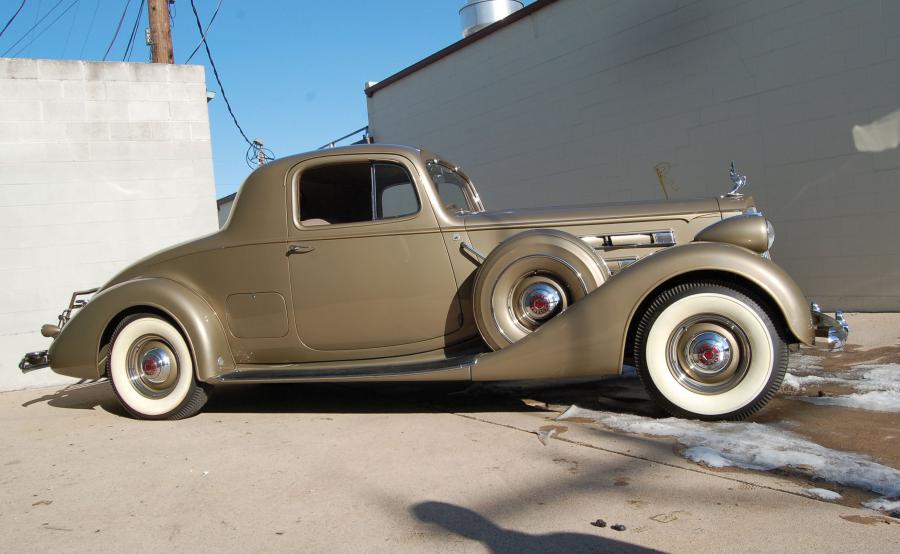  Packard Twelve 2/4-Passenger Coupe 1937 года  (фото 7 из 11)